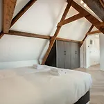 Stayci Serviced Denneweg Apartment *