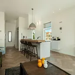Stayci Serviced Denneweg Apartment